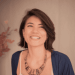 Sou Pat Komaba, especialista em transformação emocional e equilíbrio energético. Acredito que a verdadeira cura começa de dentro para fora, unindo mente, corpo e alma em harmonia. Meu trabalho integra hipnoterapia, mindfulness, cristaloterapia e PNL para ajudar mulheres a superarem bloqueios, cultivarem bem-estar e viverem em sua potência natural.
Aqui no blog, compartilho insights, práticas e ferramentas para quem deseja transformar sua vida com leveza e propósito. Seja bem-vinda a essa jornada!